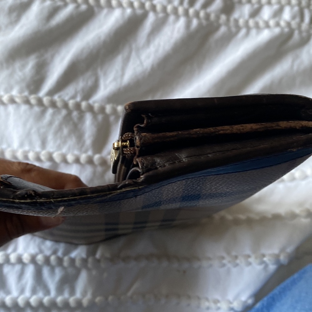 Authentic Burberry Wallet - Picture 9 of 9